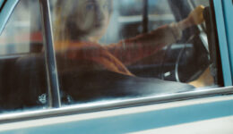CATALOGO DROP KILL ACR-3-girl-in-car 1424x2122 MARFLO